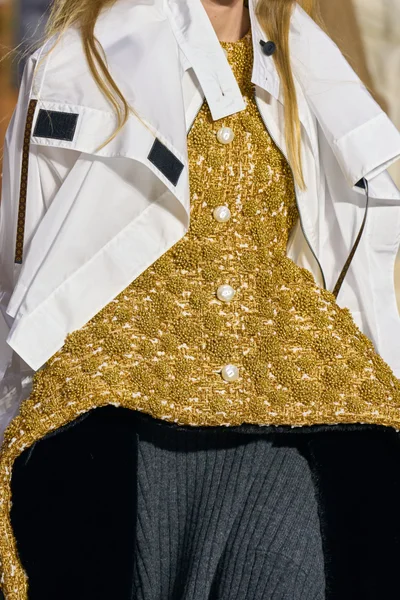 Look 15
